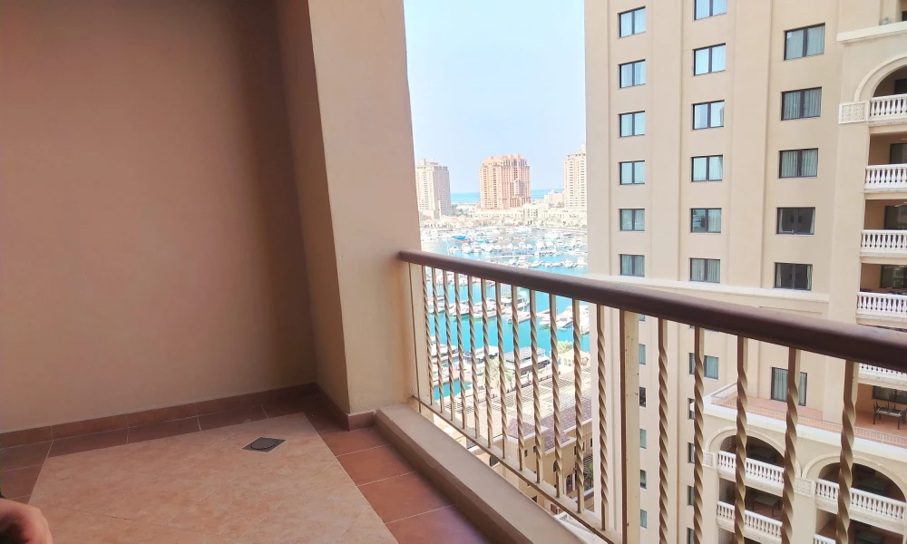1 BED APARTMENT | ACCESS TO POOL AND GYM IN PEARL small 3