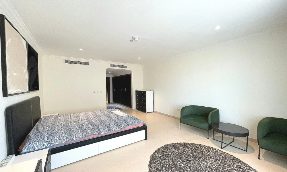 1 BHK APT WITH AMENITIES IN PEARL | CITY VIEW - Image 4