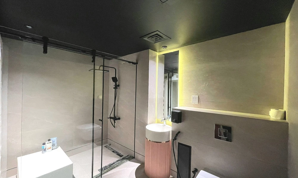1 BHK APT WITH AMENITIES IN PEARL | CITY VIEW - Image 9