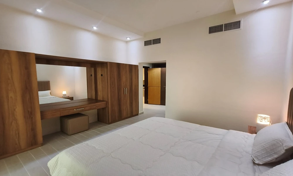 1BR APT W/ BIG LIVING ROOM | FOR SALE IN FOX HILLS. small 2