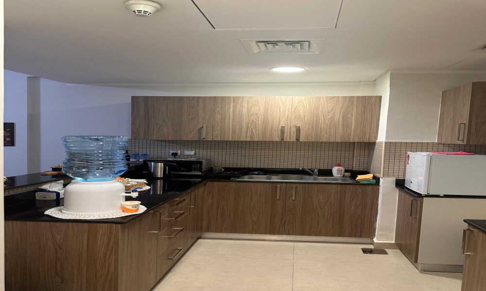Fully Furnished 1BHK in Fox Hills - Image 6