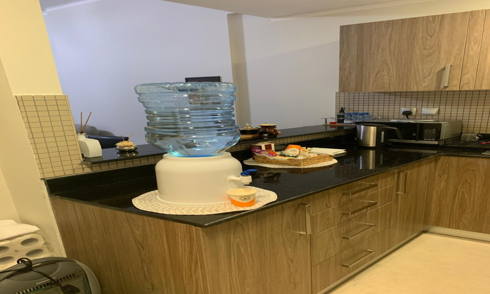 Fully Furnished 1BHK in Fox Hills - Image 7