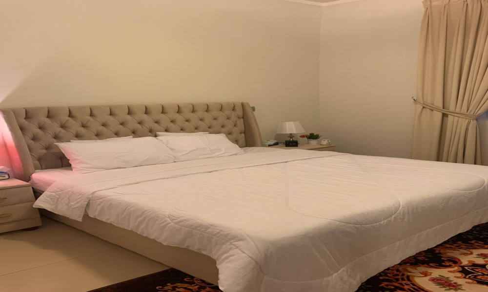Fully Furnished 1BHK in Fox Hills - Image 9
