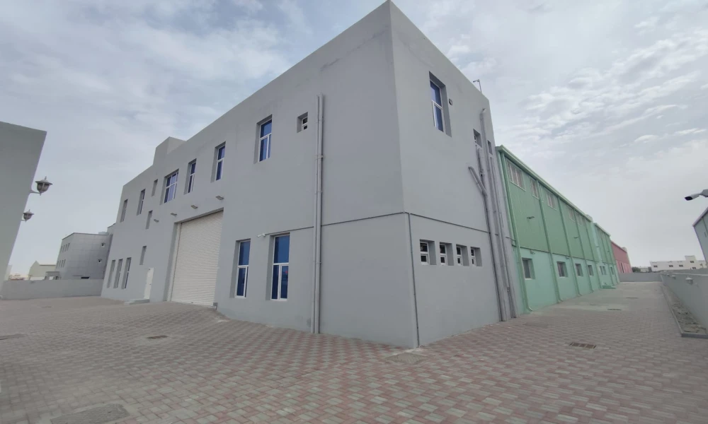 HUGE SPACE PLASTIC FACTORY IN INDUSTRIAL AREA small 3
