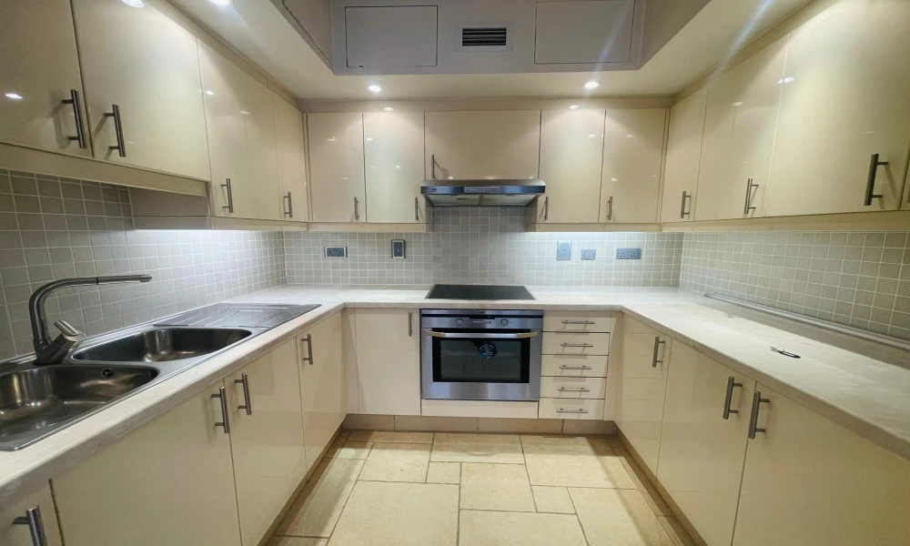 LARGE 1BHK APT IN QANAT QUARTIER | CITY VIEW small 1