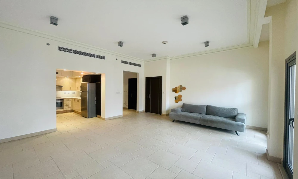 LARGE 1BHK APT IN QANAT QUARTIER | CITY VIEW - Image 4