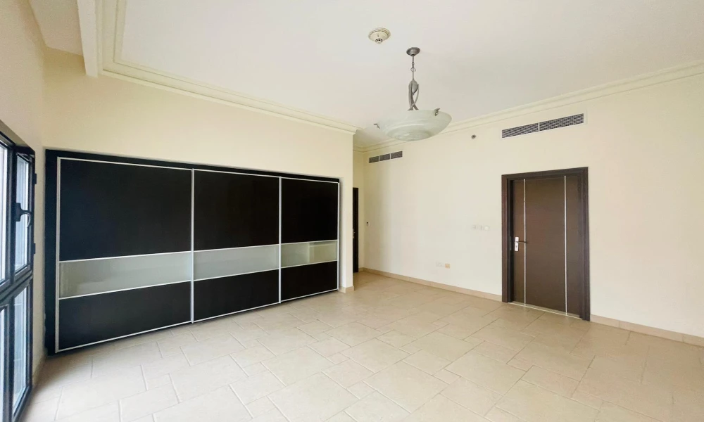 LARGE 1BHK APT IN QANAT QUARTIER | CITY VIEW - Image 6
