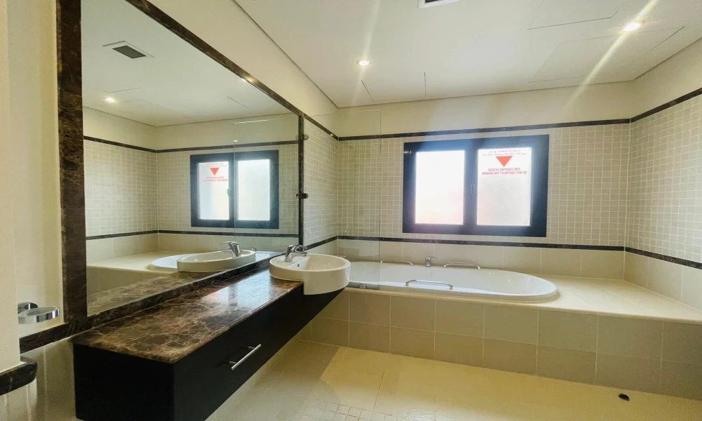 LARGE 1BHK APT IN QANAT QUARTIER | CITY VIEW - Image 7