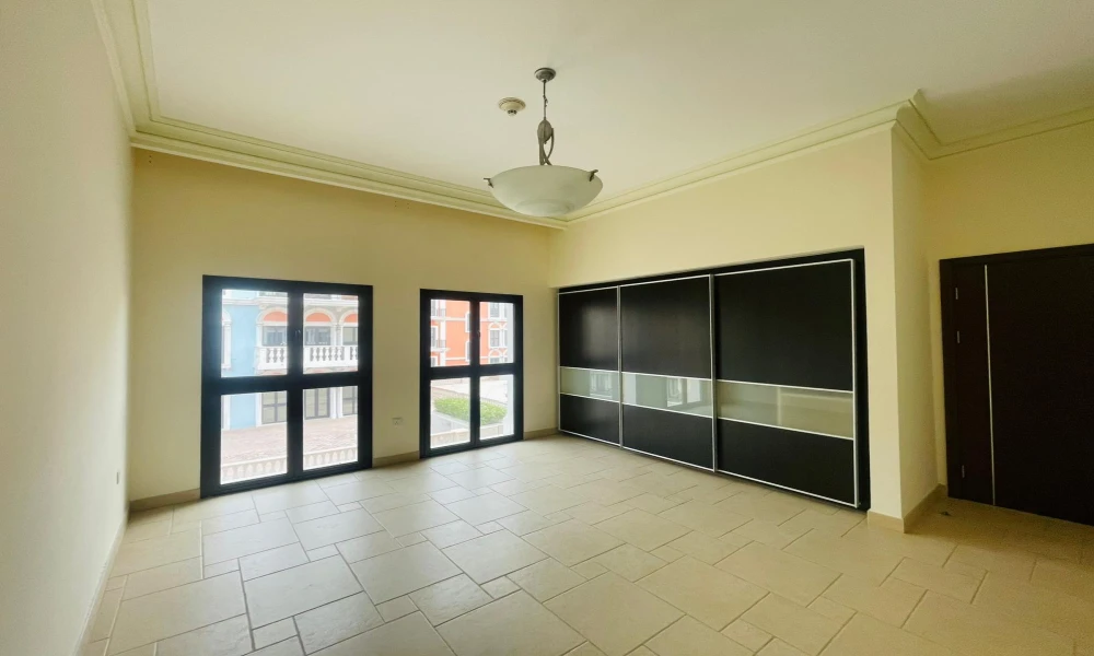 LARGE 1BHK APT IN QANAT QUARTIER | CITY VIEW - Image 8