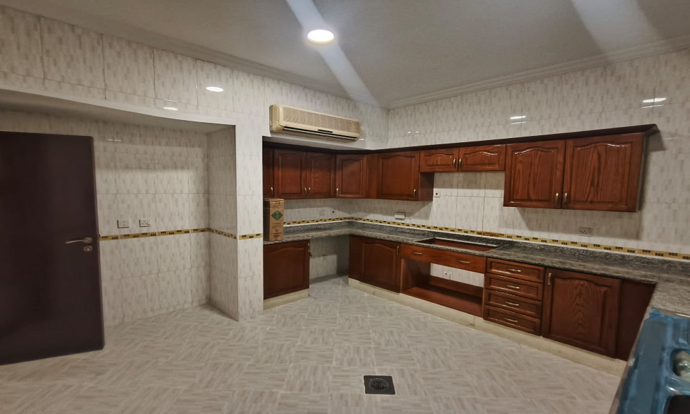 Large 4 Bedroom Home in Al Gharafa Compound Living - Image 10