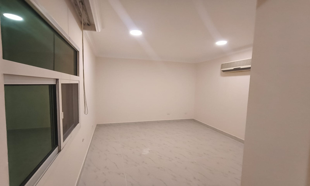 Large 4 Bedroom Home in Al Gharafa Compound Living - Image 4
