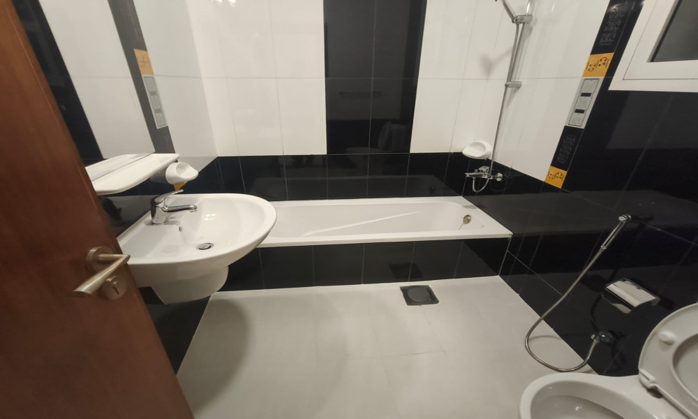 Large 4 Bedroom Home in Al Gharafa Compound Living - Image 5