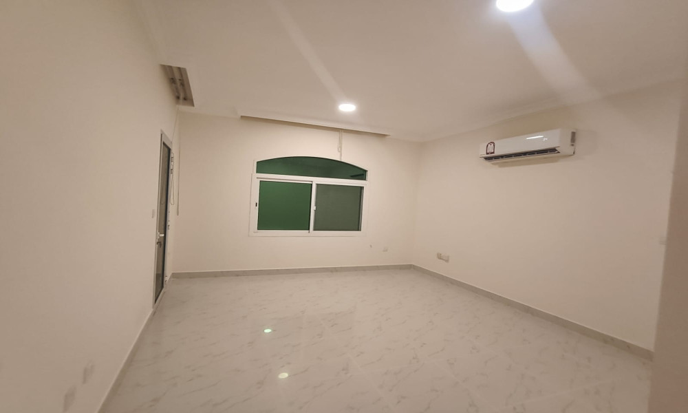Large 4 Bedroom Home in Al Gharafa Compound Living - Image 6