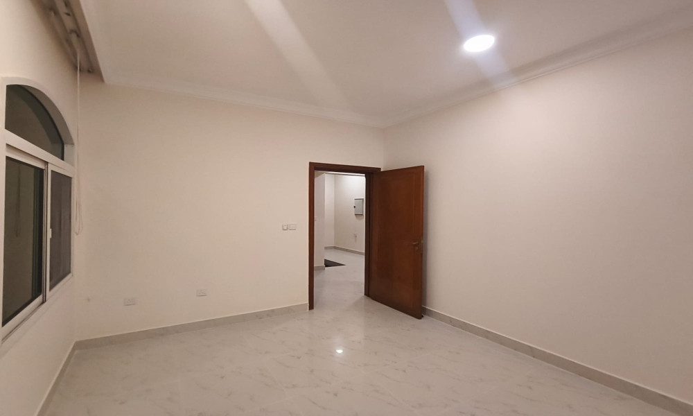 Large 4 Bedroom Home in Al Gharafa Compound Living - Image 7