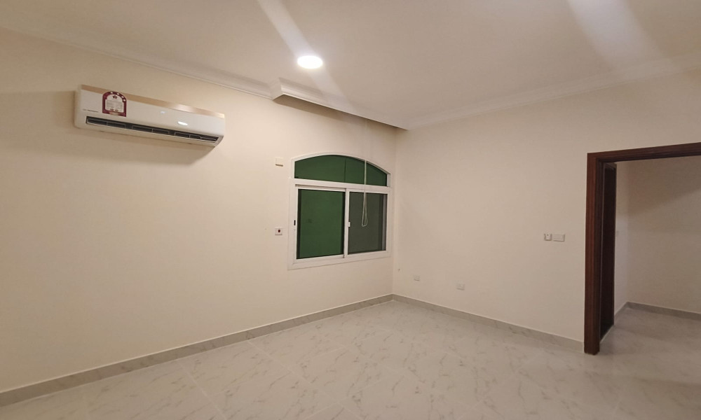 Large 4 Bedroom Home in Al Gharafa Compound Living - Image 8