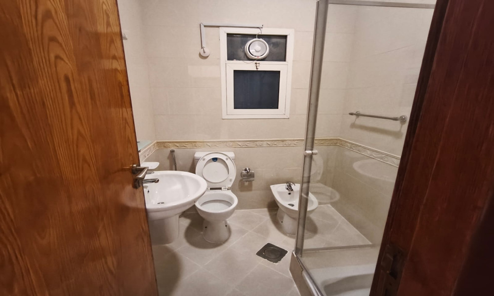 Large 4 Bedroom Home in Al Gharafa Compound Living - Image 9