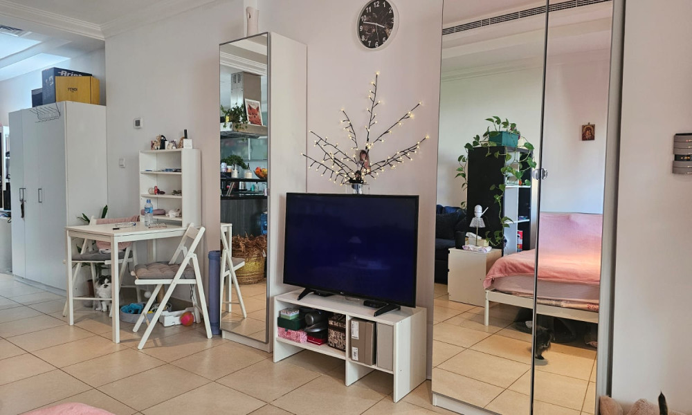 Lovely Furnished Studio for Rent in Porto Arabia - Image 5
