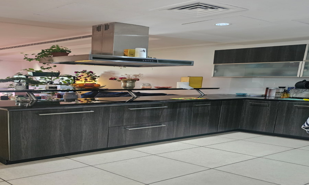 Lovely Furnished Studio for Rent in Porto Arabia - Image 7