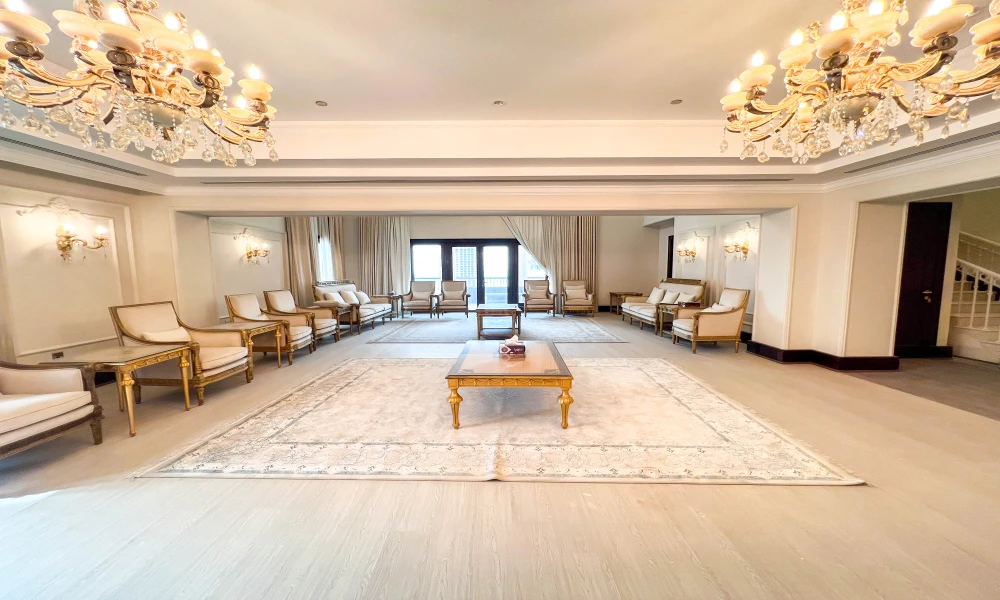 LUXURY PENTHOUSE W/ MAJLIS FOR SALE IN PEARL QATAR