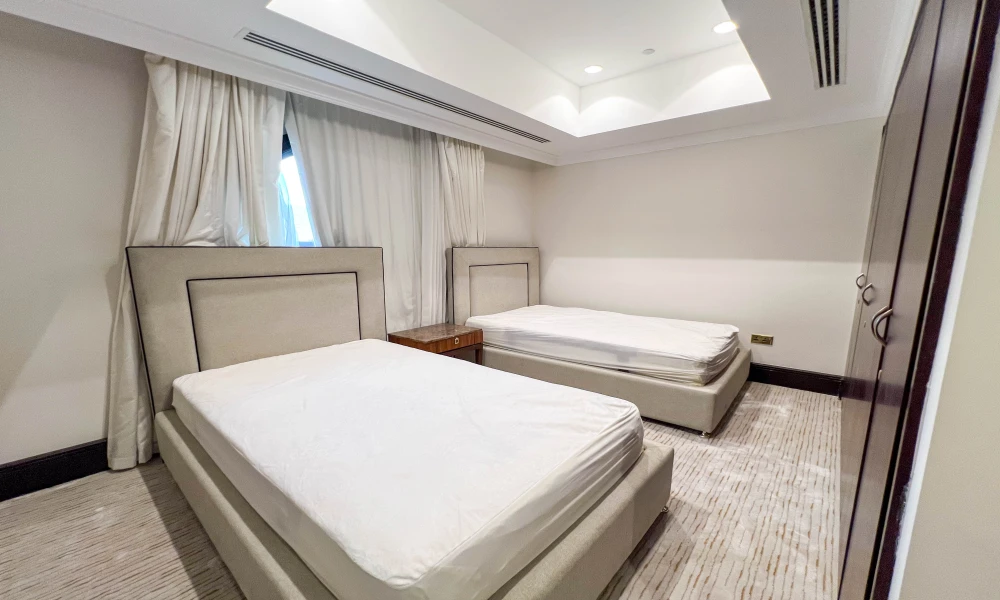 LUXURY PENTHOUSE W/ MAJLIS FOR SALE IN PEARL QATAR - Image 4