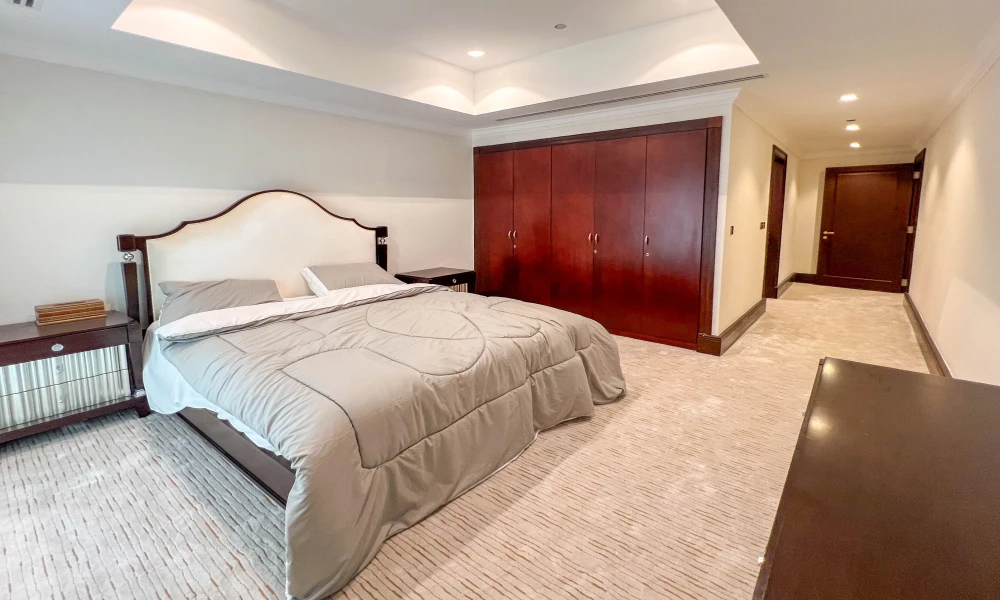 LUXURY PENTHOUSE W/ MAJLIS FOR SALE IN PEARL QATAR - Image 5