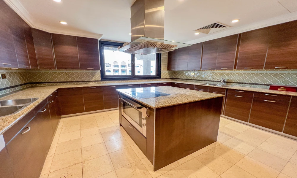 LUXURY PENTHOUSE W/ MAJLIS FOR SALE IN PEARL QATAR - Image 7