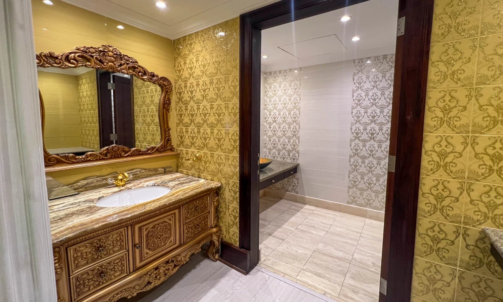 LUXURY PENTHOUSE W/ MAJLIS FOR SALE IN PEARL QATAR - Image 9
