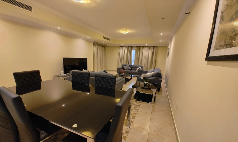 MODERN HOME IN THE PEARL | PRIME AREA small 2