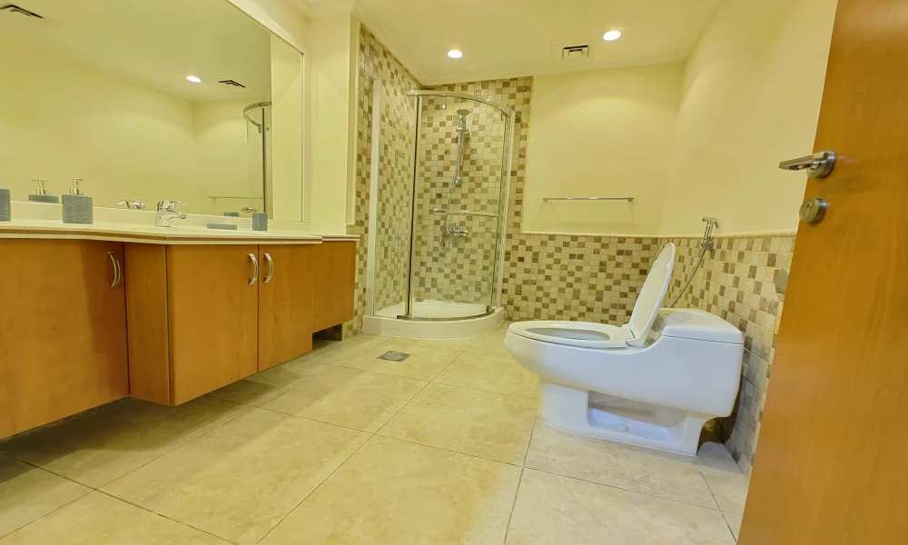 MODERN HOME IN THE PEARL | PRIME AREA - Image 7