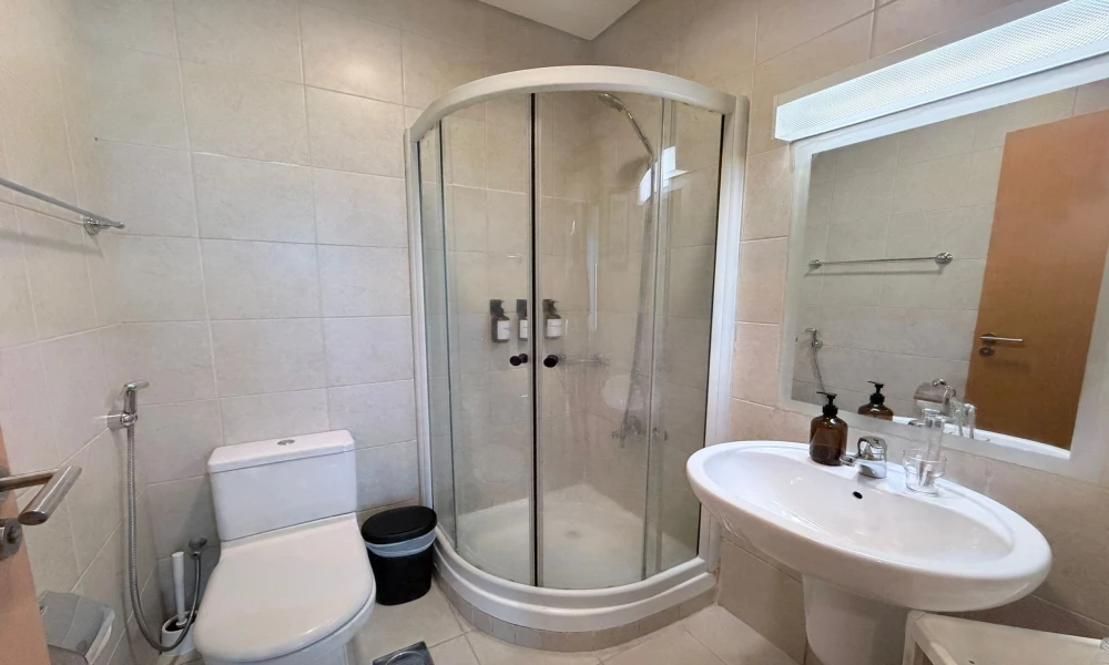 NEGOTIABLE 2BHK APT IN ZIG ZAG TOWER | HIGH FLOOR - Image 4