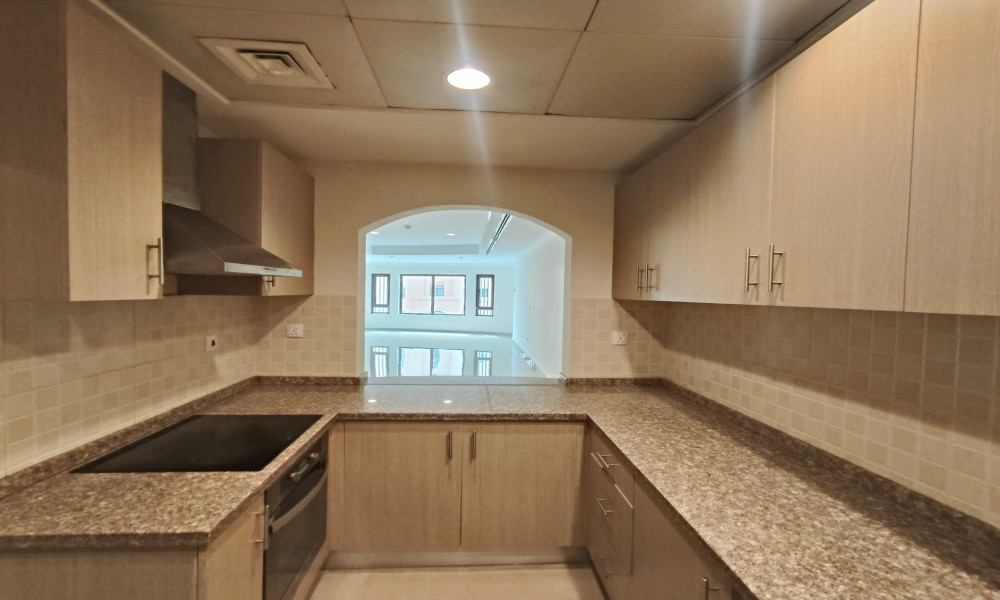 Perfect Cozy 1 BHK in The Pearl Semi Furnished - Image 5