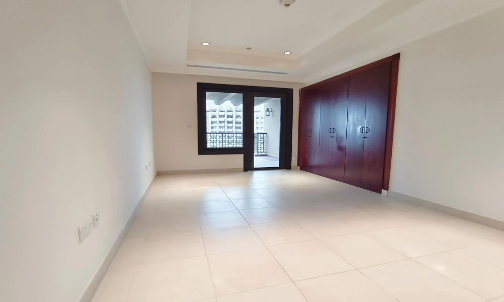 PRIME WATERFRONT APARTMENT | SPACIOUS LAYOUT small 1