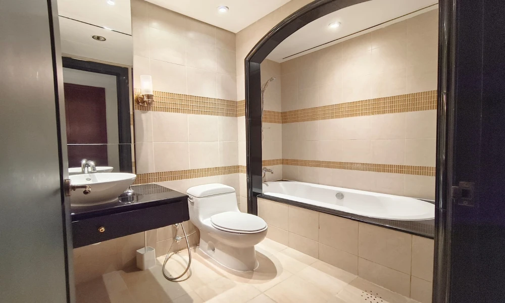 PRIME WATERFRONT APARTMENT | SPACIOUS LAYOUT small 2