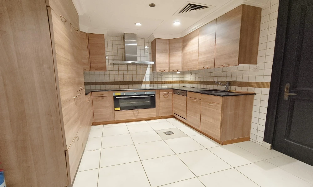 PRIME WATERFRONT APARTMENT | SPACIOUS LAYOUT - Image 4