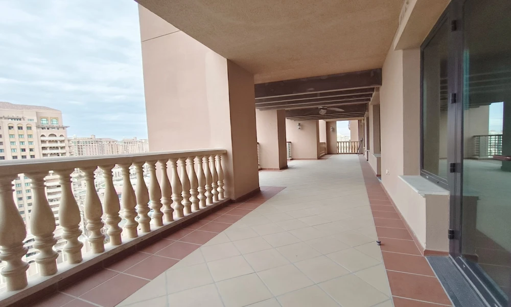 PRIME WATERFRONT APARTMENT | SPACIOUS LAYOUT - Image 6