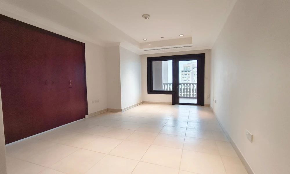 PRIME WATERFRONT APARTMENT | SPACIOUS LAYOUT - Image 9