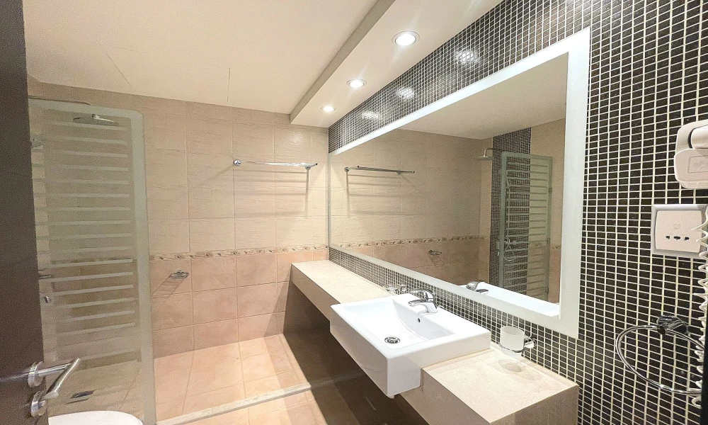 SEA VIEW APARTMENT IN WEST BAY | PLUS MAID'S ROOM - Image 4