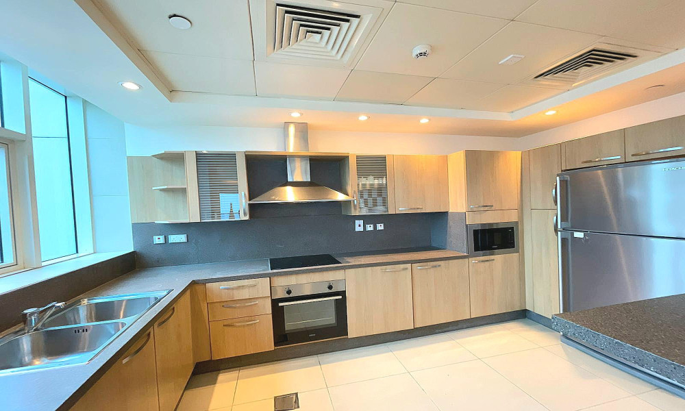 Spacious 3 BHK + Maid Fully Furnished Apartment for Rent in West Bay - Image 10