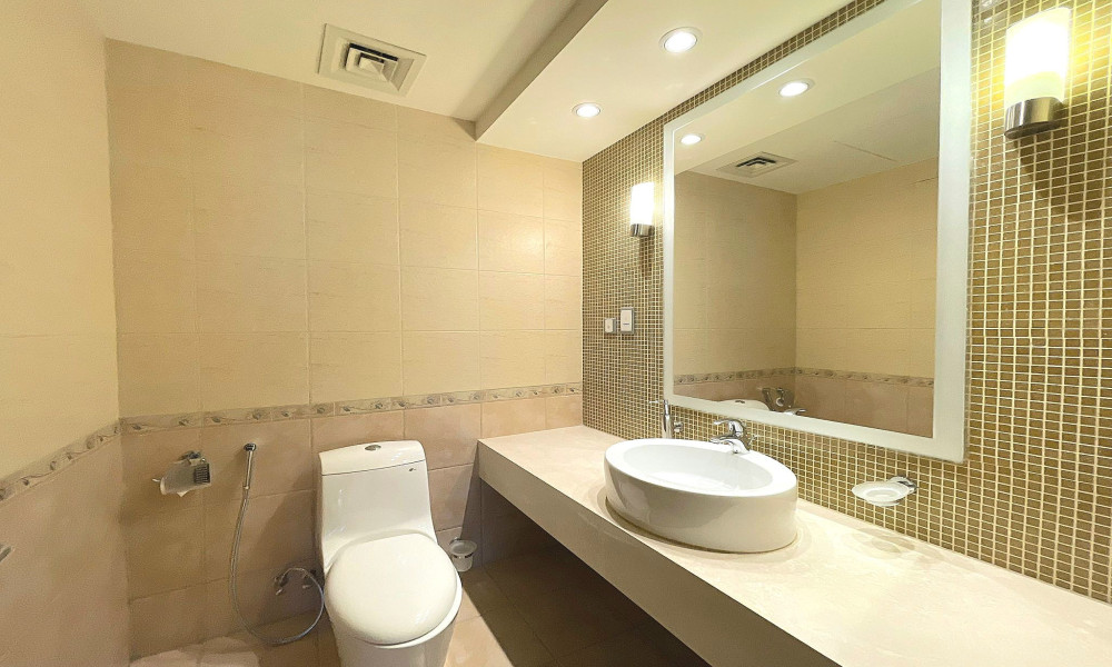 Spacious 3 BHK + Maid Fully Furnished Apartment for Rent in West Bay - Image 4