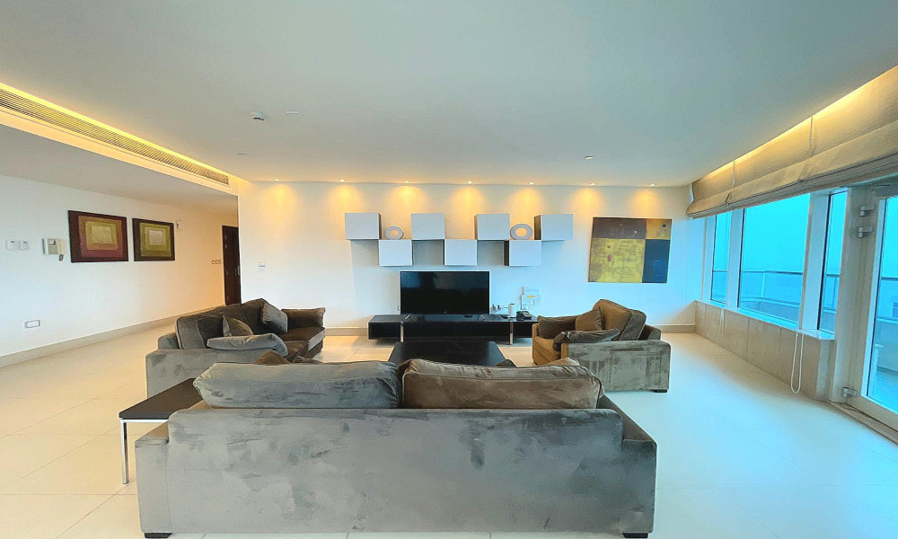 Spacious 3 BHK + Maid Fully Furnished Apartment for Rent in West Bay - Image 8