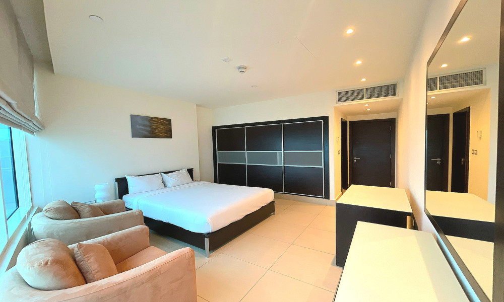 Spacious 3 BHK + Maid Fully Furnished Apartment for Rent in West Bay - Image 9