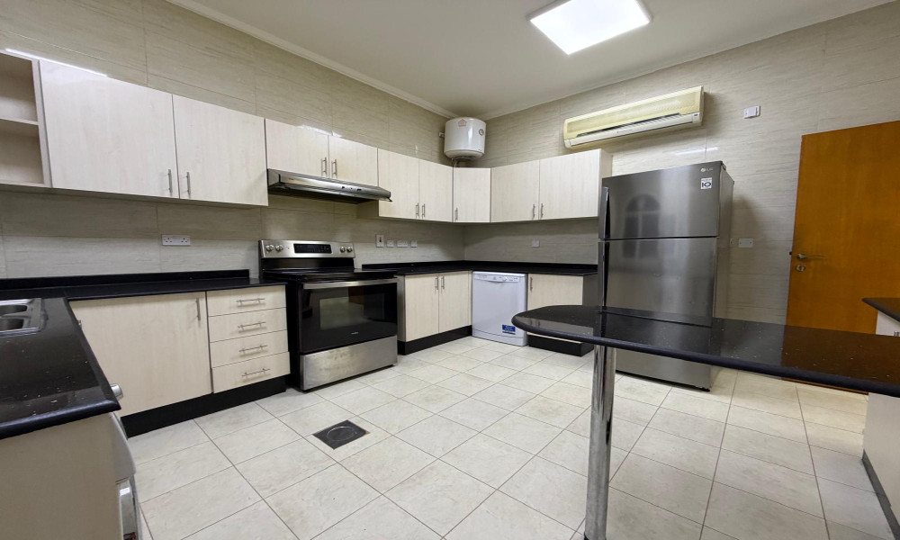 Spacious 3BHK Semi-Furnished in Abu Hamour - Image 6
