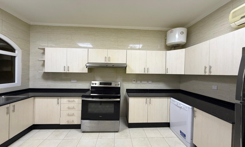 Spacious 3BHK Semi-Furnished in Abu Hamour - Image 5
