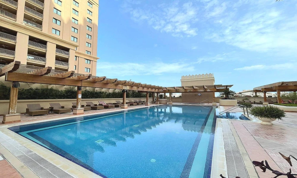 STUDIO W/ SPACIOUS BALCONY | BILLS INCLUDED | FF