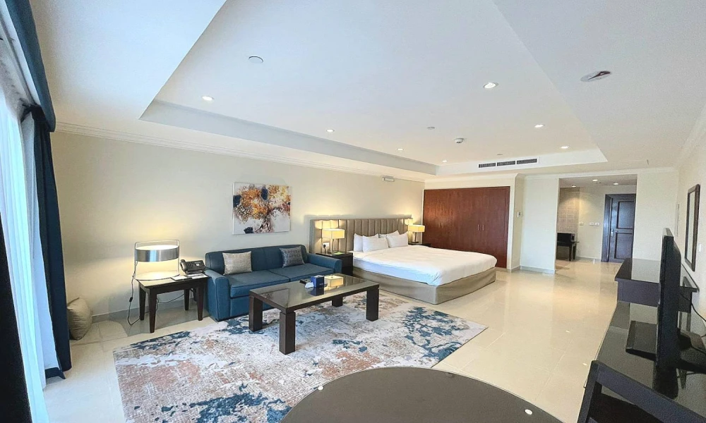 STUDIO W/ SPACIOUS BALCONY | BILLS INCLUDED | FF - Image 4